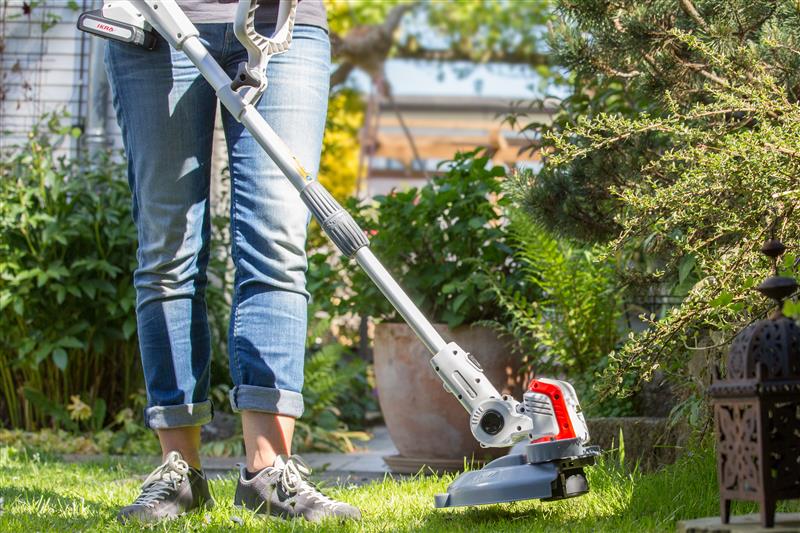 IKRA Akku-Trimmer IAT 20-1M (20 V / 2,0 Ah)