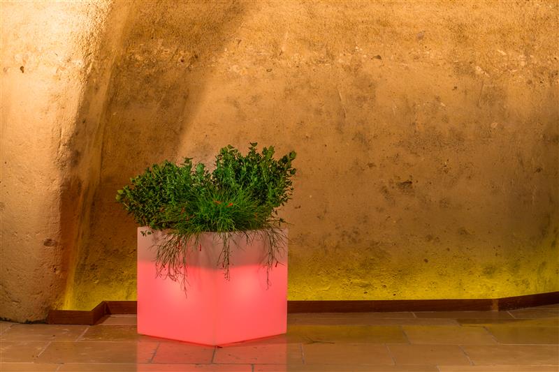 Leuchtvase CUBE Topf Viereckig 40x40X40 cm Licht rot
